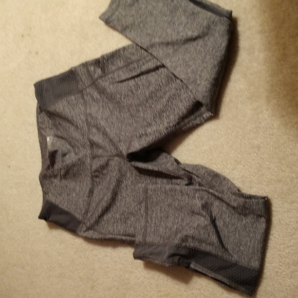 Kirkland medium grey crop leggings - Picture 1 of 5
